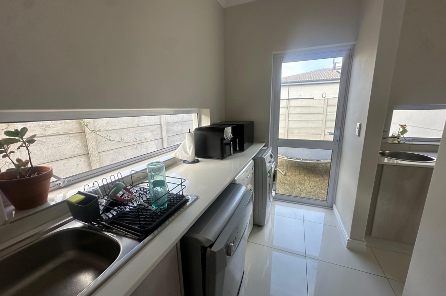 To Let 4 Bedroom Property for Rent in Parklands North Western Cape
